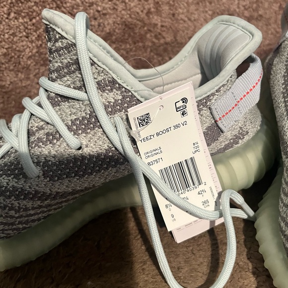 New Yeezy Boosts 360 V2s size 9. These were my wifeโs and she never wore them. - Picture 6 of 10